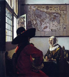 Officier et une fille riant